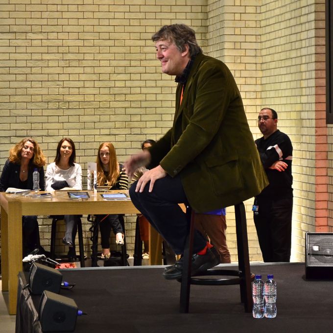 Stephen_Fry_at_the_Apple_Store_London_2013