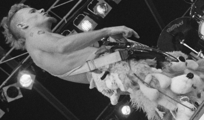 FleaAtAFunnyAngleB&amp;WWikimediaCommonsDetail