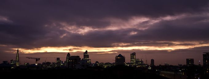 800px-London_Skyline_purple_sunset
