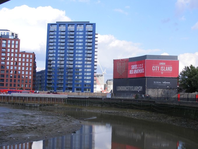 1280px-London_City_Island,_E14_-_29404082011