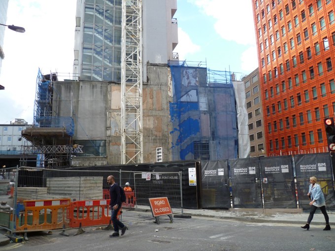 St_Giles_High_Street_15_June_2016