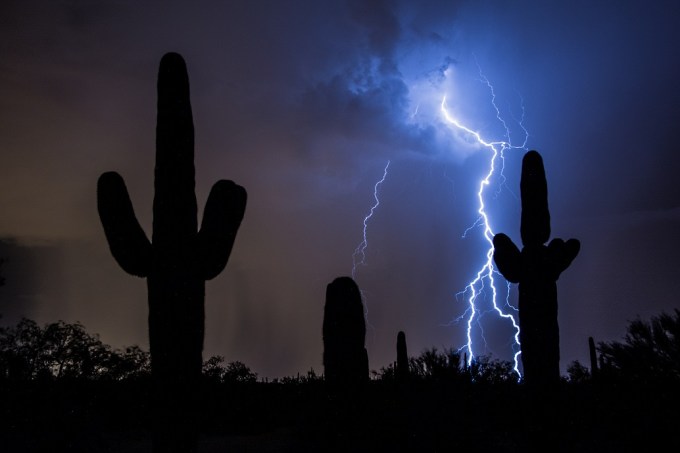 Blue_Lighting_in_the_Desert_02